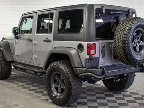 Used 2016 Jeep Wrangler Unlimited Sahara w/ Connectivity Group AWD/4WD image 5