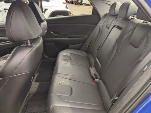 Used 2025 Hyundai Elantra Limited image 9