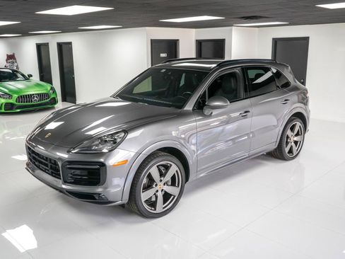 Used 2019 Porsche Cayenne S AWD/4WD image 2