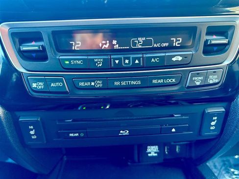 Used 2018 Honda Pilot Touring image 34