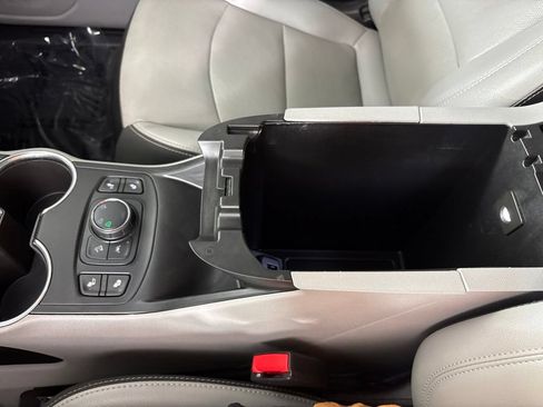 Used 2023 GMC Terrain SLT w/ LPO, Floor Liner Package AWD/4WD image 37
