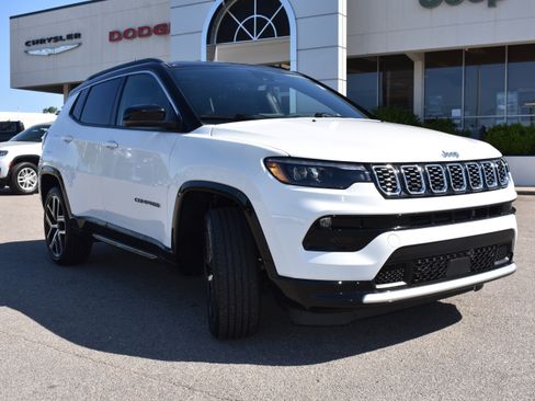 Used 2025 Jeep Compass Limited w/ Elite Group image 3