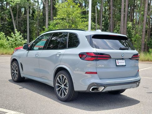 Used 2024 BMW X5 sDrive40i w/ M Sport Package RWD image 3