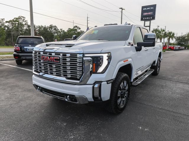 Used 2025 GMC Sierra 3500 Denali w/ Denali Reserve Package AWD/4WD image 3
