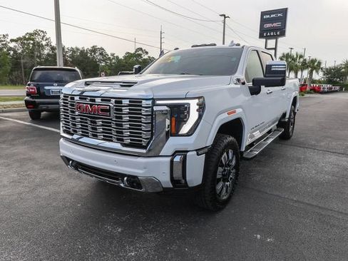 Used 2025 GMC Sierra 3500 Denali w/ Denali Reserve Package AWD/4WD image 3
