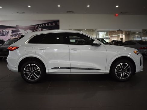 Used 2025 Audi Q5 Premium AWD/4WD image 12