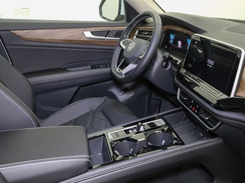 New 2026 Volkswagen Atlas SE image 15