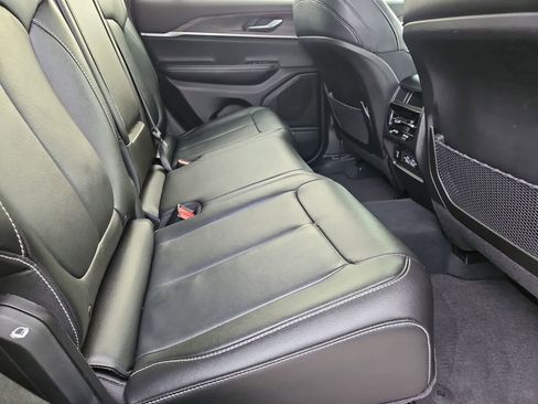 Used 2023 Jeep Grand Cherokee Limited image 21