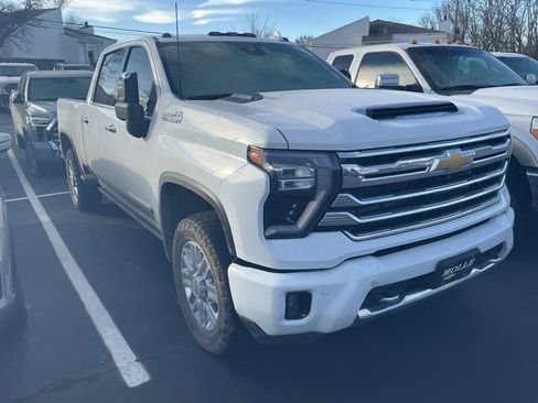 Used 2024 Chevrolet Silverado 2500 High Country w/ Technology Package image 3