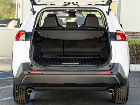 Used 2025 Toyota RAV4 XLE FWD image 29