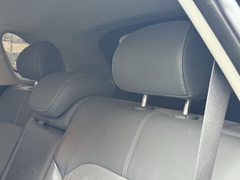 Used 2017 Kia Niro EX image 26