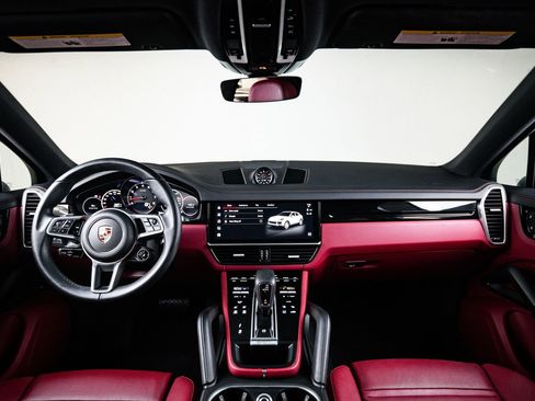 Certified 2023 Porsche Cayenne Coupe AWD/4WD image 24