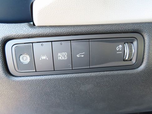 Used 2025 Chevrolet Equinox EV LT w/ Convenience Package II image 32