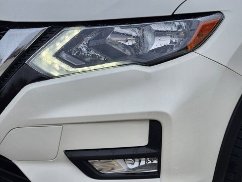 Used 2017 Nissan Rogue SL image 9