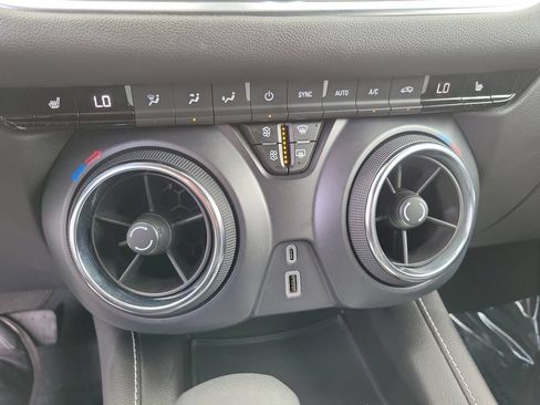 Used 2025 Chevrolet Blazer LT FWD image 35