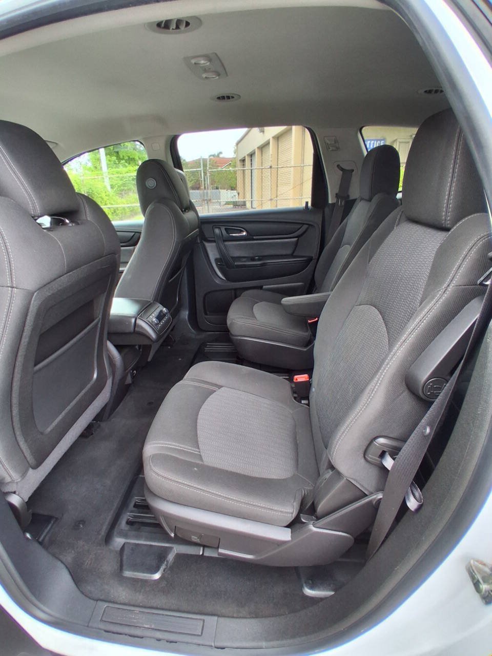 Used 2017 Chevrolet Traverse LT FWD image 17