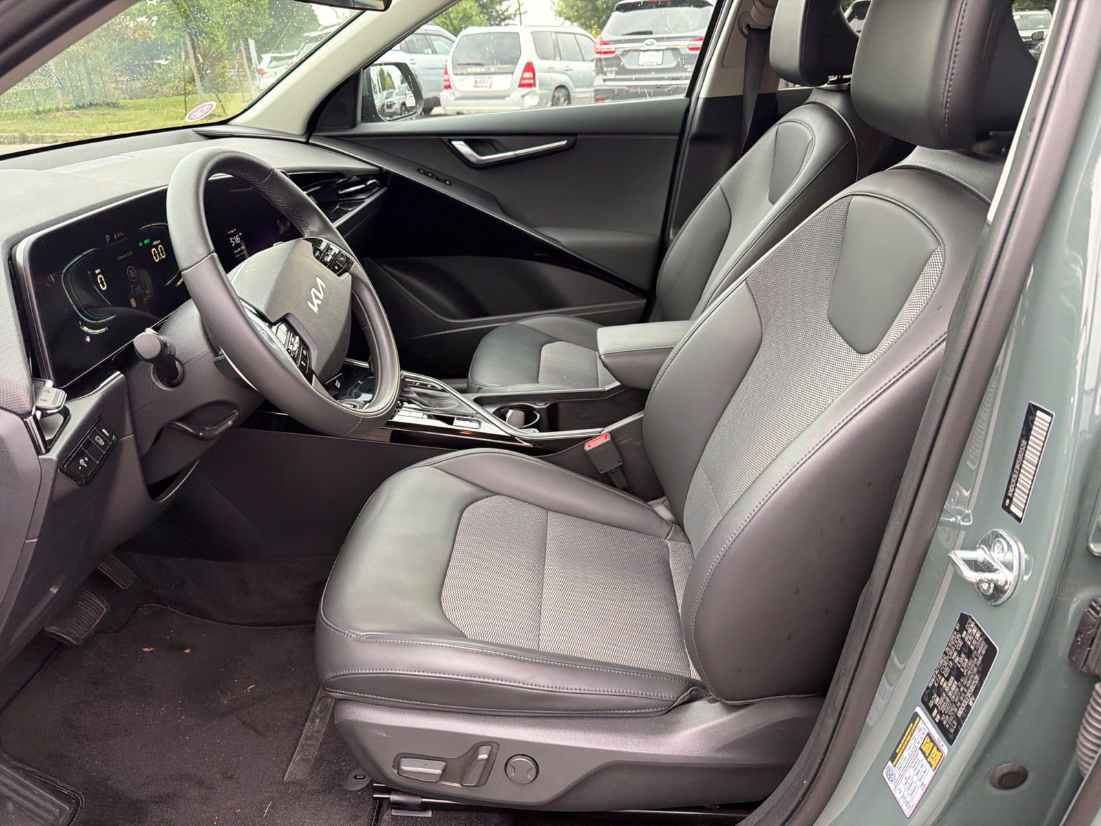 Used 2024 Kia Niro EX FWD image 14