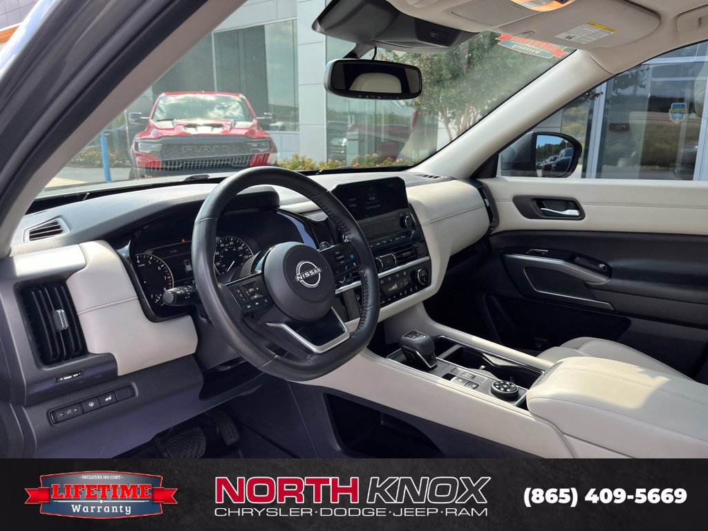 Used 2022 Nissan Pathfinder SL w/ SL Black Package AWD/4WD image 5