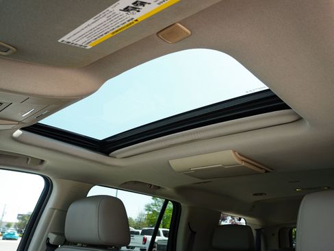 Used 2019 GMC Yukon SLT w/ Graphite Performance Edition image 27