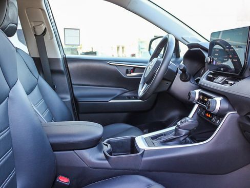 Used 2023 Toyota RAV4 XLE Premium image 17