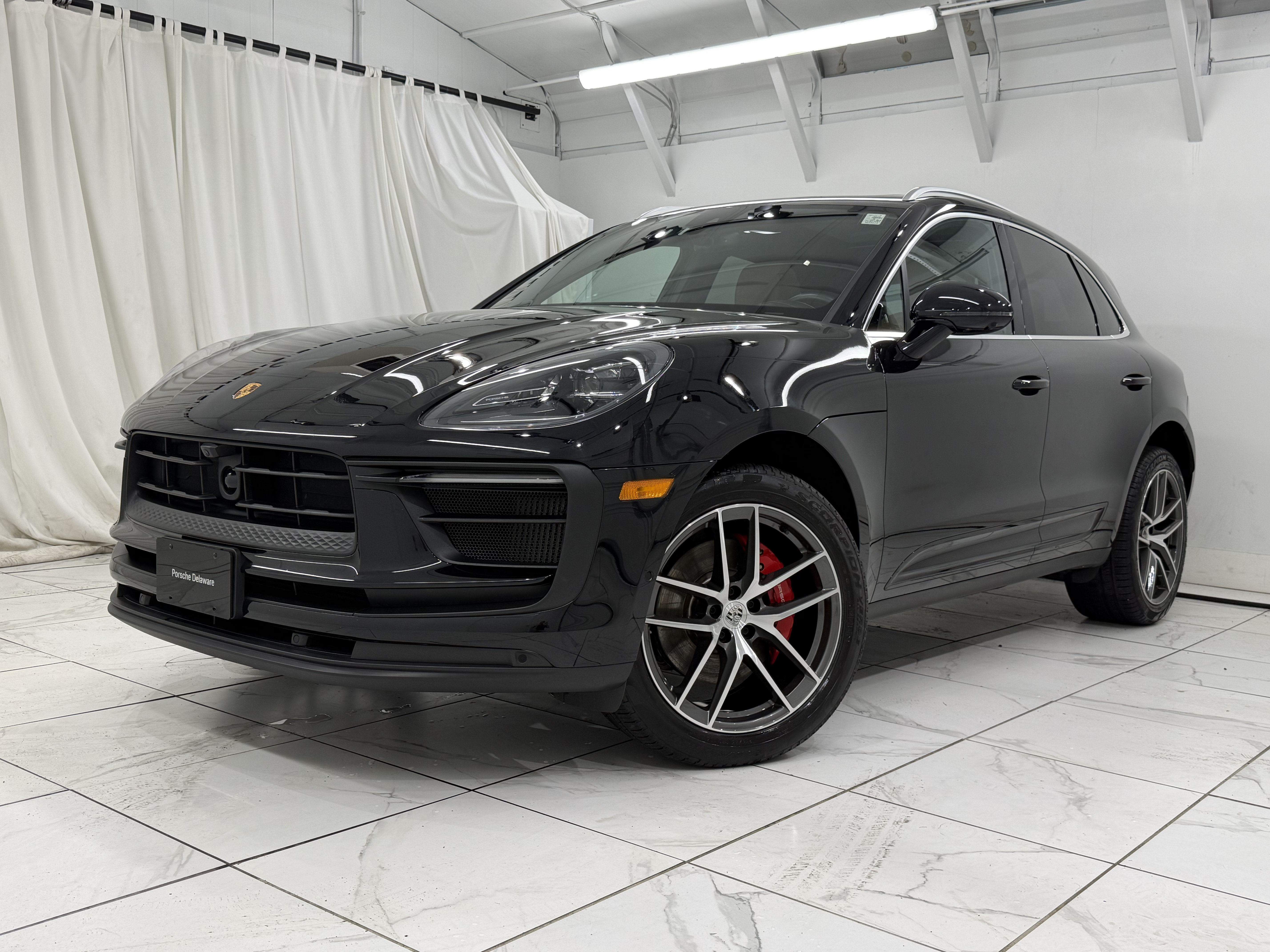 Certified 2023 Porsche Macan S AWD/4WD image 7