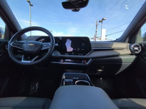 Certified 2025 Chevrolet Equinox LT w/ Convenience Package II image 2