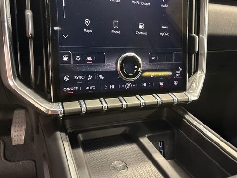 Used 2025 GMC Acadia Elevation image 41