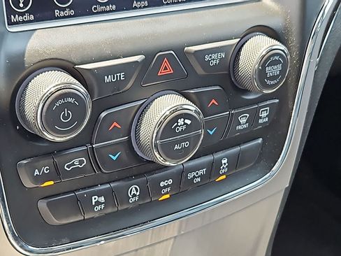 Used 2018 Jeep Grand Cherokee Limited AWD/4WD image 24