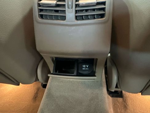 Used 2010 Mercedes-Benz E 350 4MATIC Sedan image 82