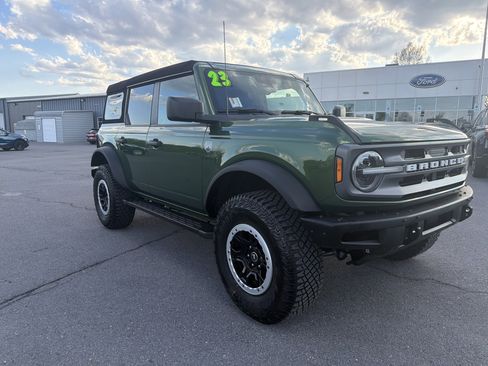 Used 2023 Ford Bronco Big Bend w/ Sasquatch Package image 1