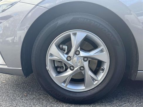 Certified 2021 Hyundai Elantra SE image 8
