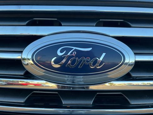 Used 2020 Ford Expedition XLT image 32