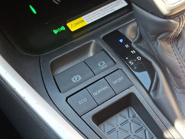 Used 2025 Toyota RAV4 XLE w/ Convenience Package FWD image 25