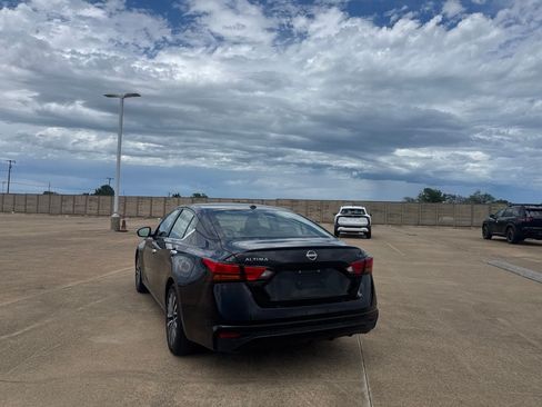 Used 2023 Nissan Altima 2.5 SV FWD image 17