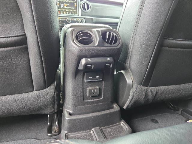 Used 2019 Jeep Wrangler Unlimited Sahara AWD/4WD image 33