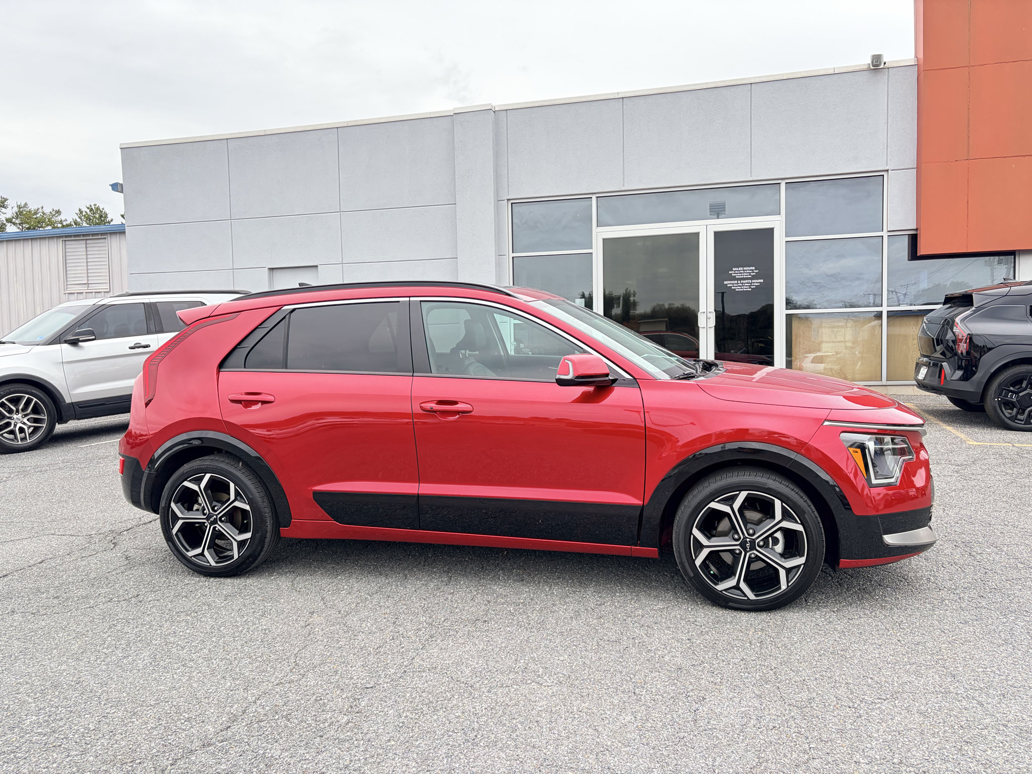 Used 2025 Kia Niro EX Touring FWD image 6