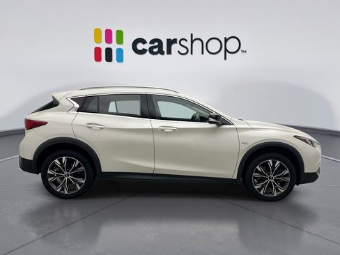 Used 2018 INFINITI QX30 Premium w/ Navigation Package AWD/4WD image 6