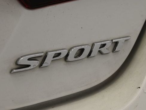 Used 2018 Honda Accord Sport image 9
