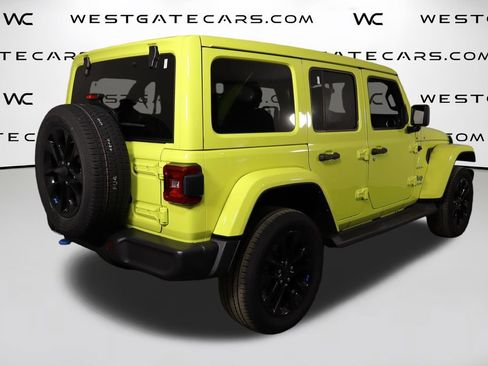 Used 2022 Jeep Wrangler Unlimited Sahara w/ Cold Weather Group AWD/4WD image 43