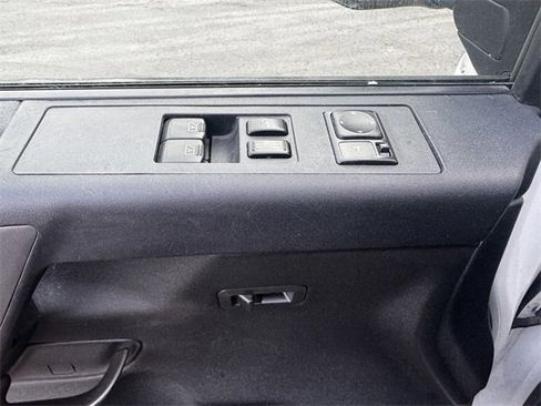 Used 2013 Nissan Titan SV image 21