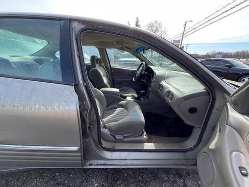 Used 2001 Pontiac Bonneville SE image 28