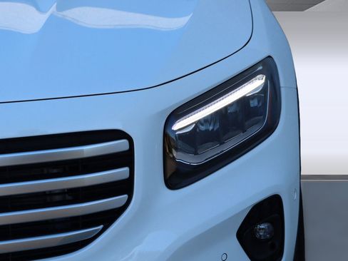 New 2025 Mercedes-Benz GLB 250 image 9