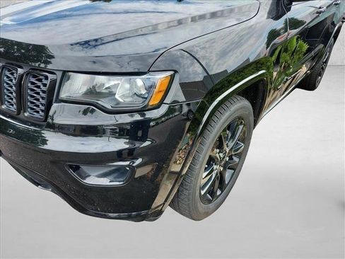 Used 2017 Jeep Grand Cherokee Altitude AWD/4WD image 2