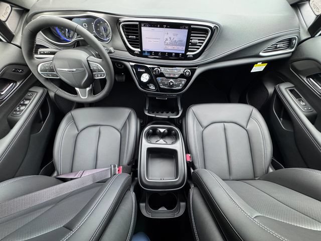 New 2025 Chrysler Pacifica Select AWD/4WD image 3