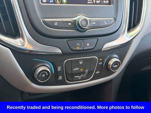 Used 2022 Chevrolet Equinox LS w/ LS Convenience Package FWD image 18