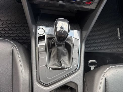 Used 2022 Volkswagen Tiguan SE R-Line FWD image 24