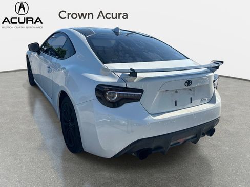 Used 2019 Toyota 86 RWD image 5