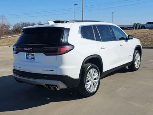 Used 2024 GMC Acadia Elevation image 8