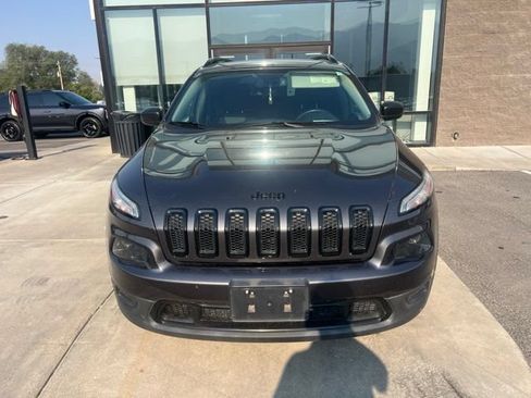 Used 2016 Jeep Cherokee Sport FWD image 2
