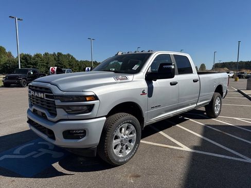 New 2026 RAM 2500 Big Horn AWD/4WD image 4